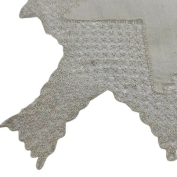 Vintage Knit Crochet Doilie Table Linen Dresser Scarf Centerpiece Handmade - Picture 2 of 3